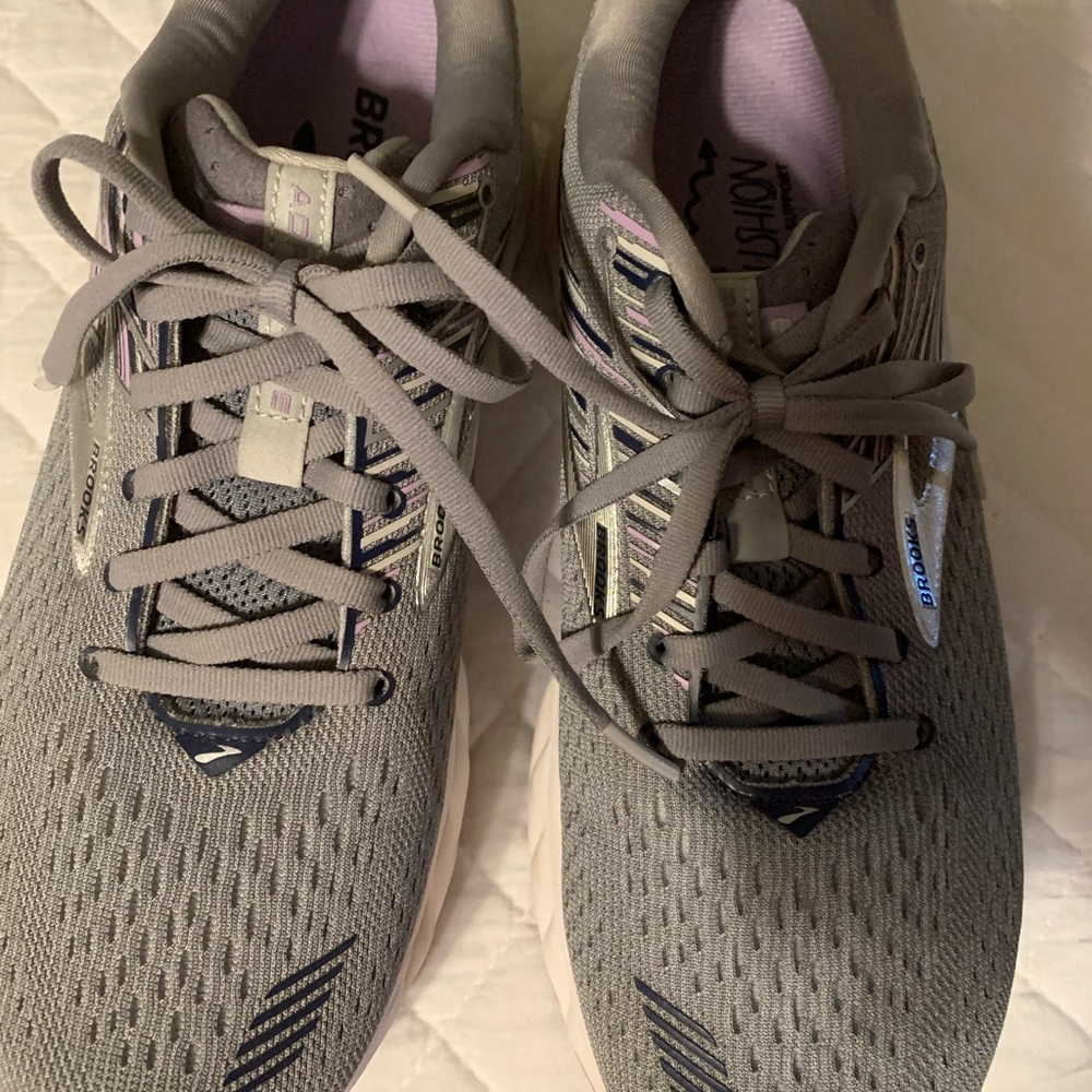 Women’s Brooks Adrenaline new without box. Only tried on.